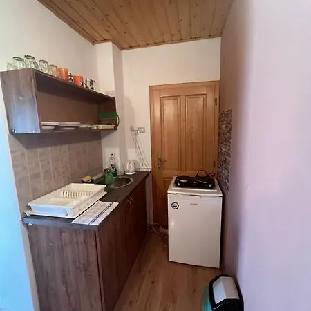 Car-es Panzio Πανσιόν Veľký Meder