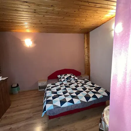 Car-es Panzio 3*