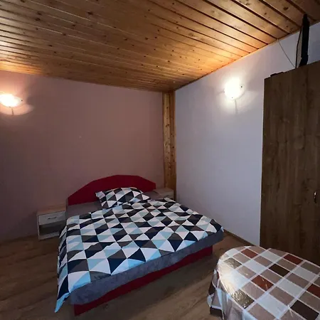 Car-es Panzio Veľký Meder