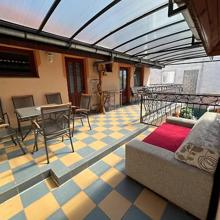 ゲストハウス Car-es Panzio