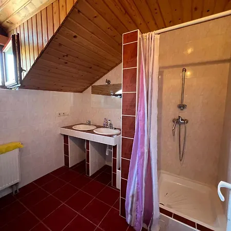 Car-es Panzio Veľký Meder