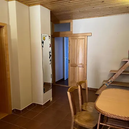 Car-es Panzio ゲストハウス