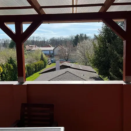 ゲストハウス Car-es Panzio 3*