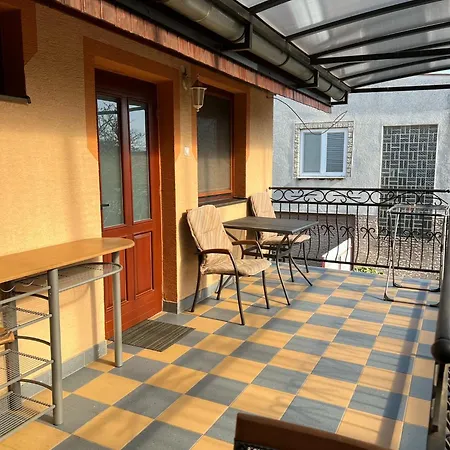 ゲストハウス Car-es Panzio Veľký Meder