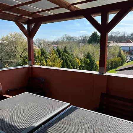 Car-es Panzio Veľký Meder