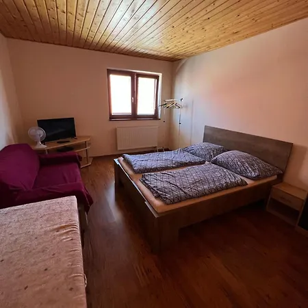 Car-es Panzio Veľký Meder