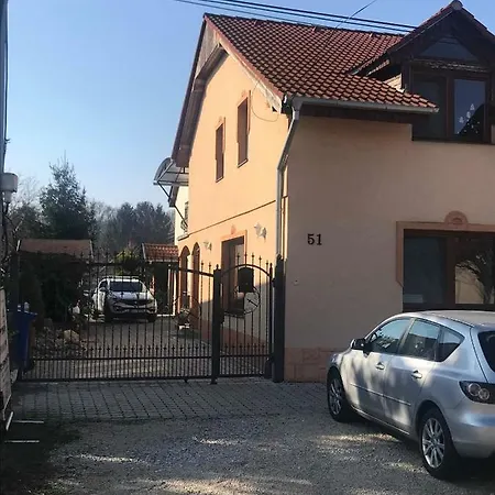 Car-es Panzio Pensjonat