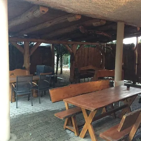 ゲストハウス Car-es Panzio