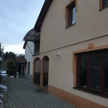 Car-es Panzio ゲストハウス